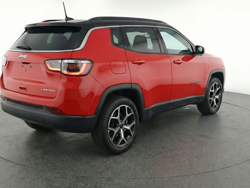 Used 2025 Jeep Compass Limited image 9