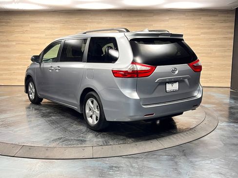 Used 2019 Toyota Sienna LE FWD image 22