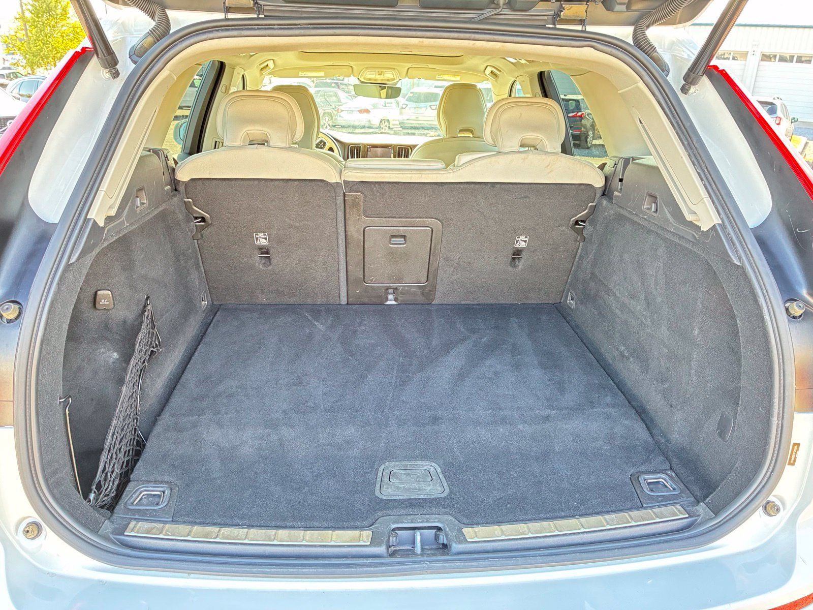 Used 2023 Volvo XC60 T8 Plus AWD/4WD image 16