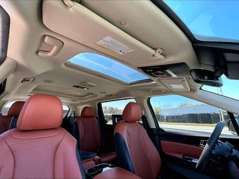 Used 2024 Kia Carnival SX Prestige image 14