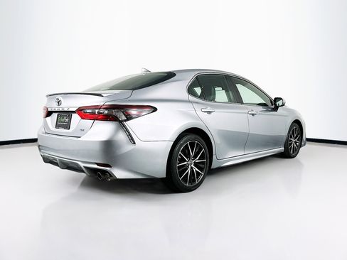 Used 2022 Toyota Camry SE image 9