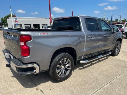 Used 2022 Chevrolet Silverado 1500 LT AWD/4WD image 3