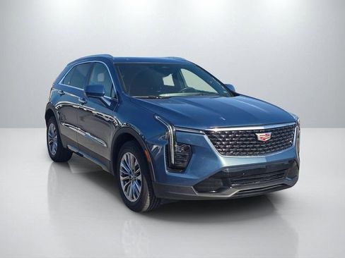 Used 2025 Cadillac XT4 Premium Luxury FWD image 4