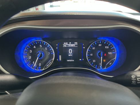 Used 2020 Chrysler Voyager Lxi FWD image 16