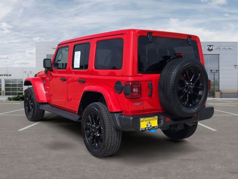 Used 2022 Jeep Wrangler Unlimited Sahara w/ Cold Weather Group AWD/4WD image 3