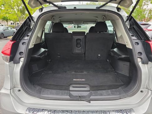 Used 2017 Nissan Rogue S image 11