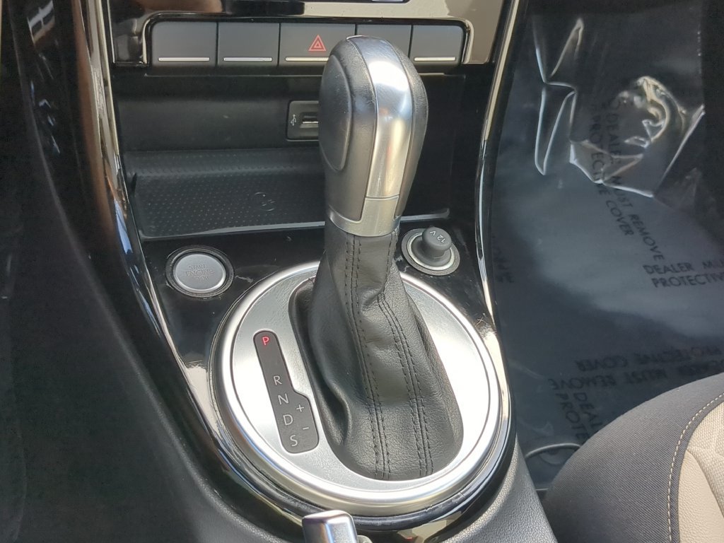 Used 2019 Volkswagen Beetle 2.0T SE FWD image 24