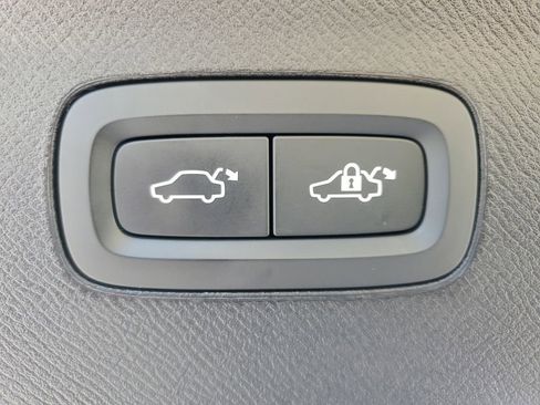 Used 2021 Volvo XC90 T6 Inscription w/ Protection Package Premier image 16