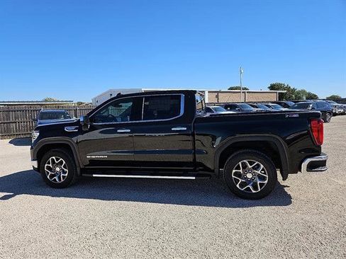 New 2026 GMC Sierra 1500 SLT image 2