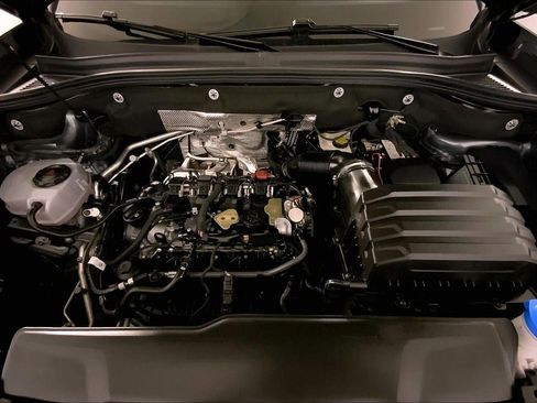 Used 2025 Volkswagen Atlas SE image 10