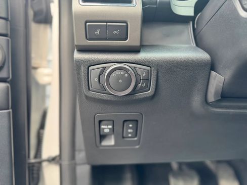 Used 2019 Ford Expedition XLT w/ Equipment Group 202A AWD/4WD image 30