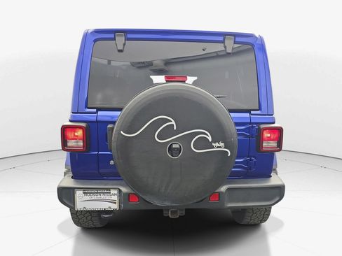 Used 2019 Jeep Wrangler Unlimited Sahara w/ Uconnect 4C Nav & Sound Group AWD/4WD image 7