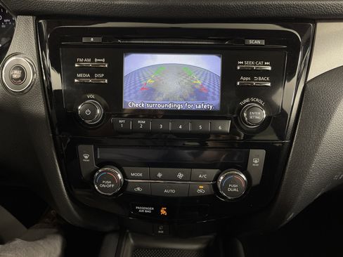 Used 2015 Nissan Rogue SV image 22