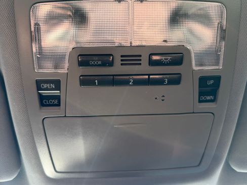 Used 2018 Toyota Highlander XLE FWD image 18