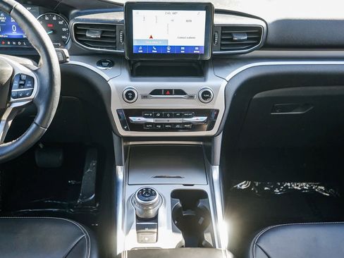 Used 2022 Ford Explorer XLT w/ Equipment Group 202A image 11