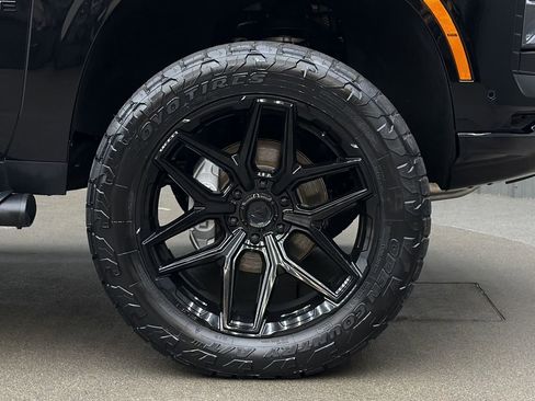 Used 2025 Chevrolet Tahoe Z71 w/ Comfort Package image 9