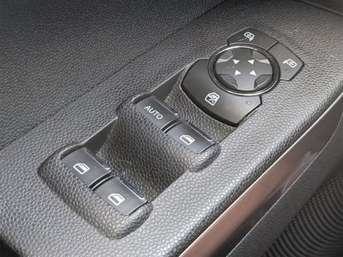 Used 2019 Ford EcoSport SE w/ SE Convenience Package image 24