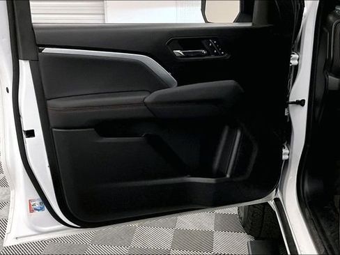 Used 2023 Chevrolet Colorado Z71 w/ Z71 Convenience Package 2 image 19