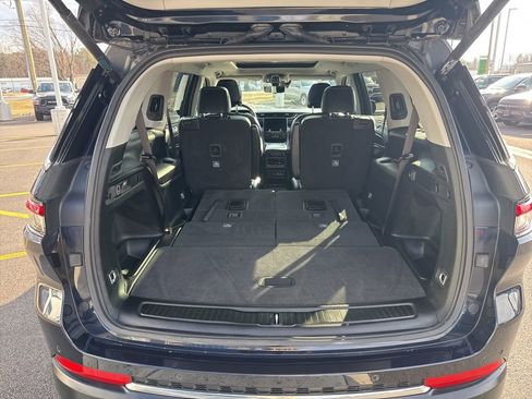 Used 2023 Jeep Grand Cherokee L Limited w/ Luxury Tech Group II image 15