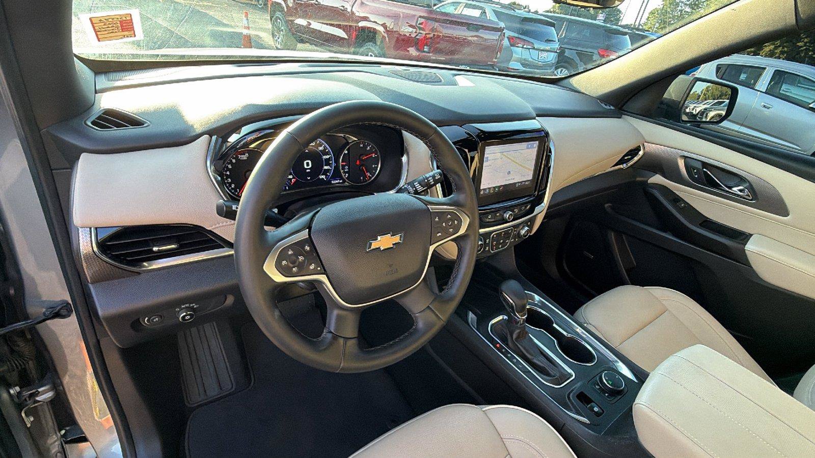 Used 2023 Chevrolet Traverse Premier FWD image 4
