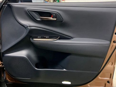 Used 2025 Toyota Crown Limited w/ Advanced Technology Package image 22