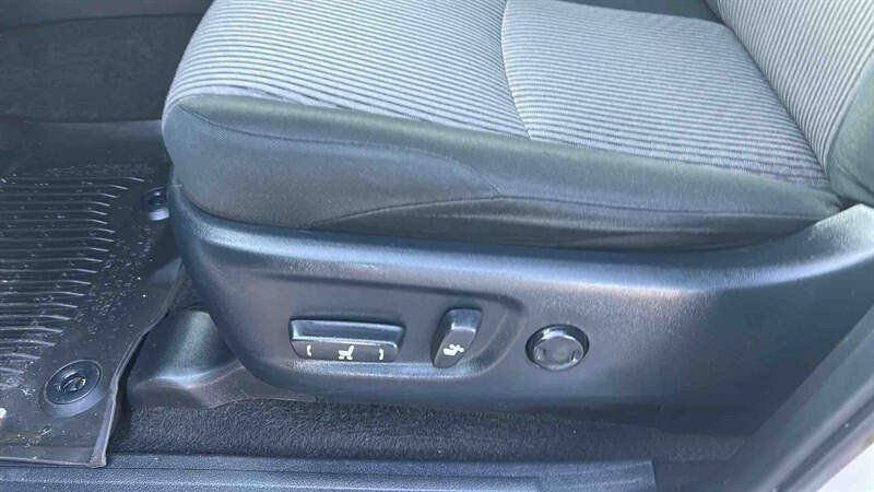 Used 2018 Toyota 4Runner SR5 AWD/4WD image 21