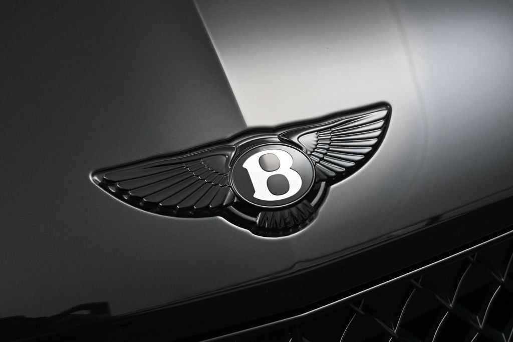 Certified 2025 Bentley Bentayga AWD/4WD image 13