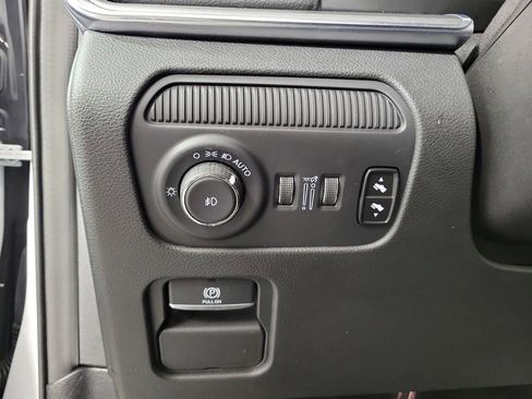 Used 2024 Jeep Wagoneer Series II RWD image 13