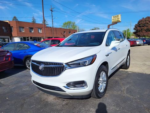 Used 2020 Buick Enclave Essence FWD image 3