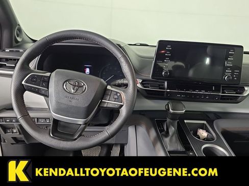 Used 2024 Toyota Sienna XSE AWD/4WD image 9