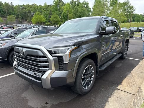 Used 2025 Toyota Tundra Limited AWD/4WD image 5