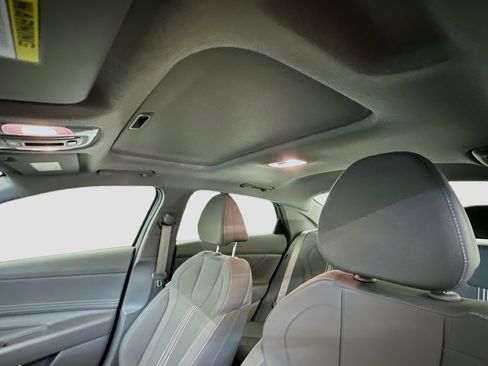 Used 2025 Hyundai Elantra SEL image 27
