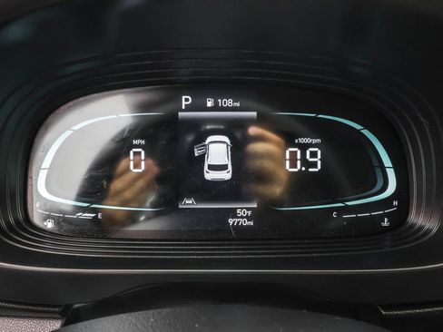 Certified 2023 Hyundai Venue SE image 19