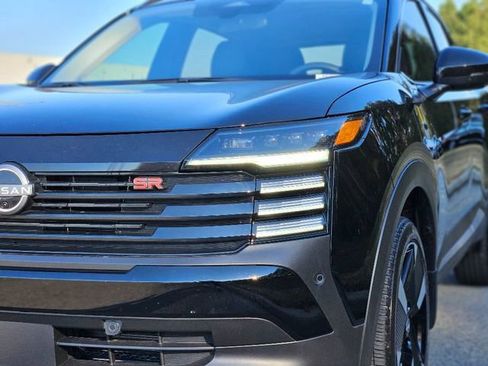 Used 2025 Nissan Kicks SR image 9