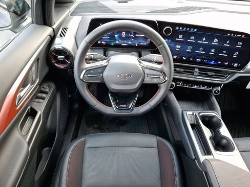 Certified 2024 Chevrolet Equinox EV RS image 13