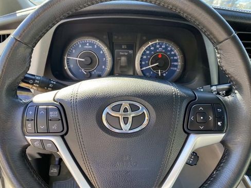 Used 2017 Toyota Sienna XLE Premium FWD image 15