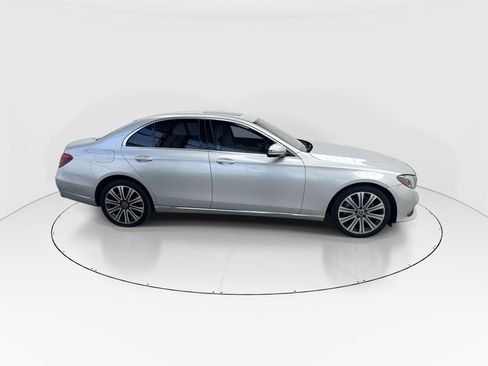 Used 2018 Mercedes-Benz E 300 image 9