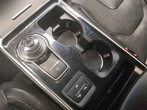 Used 2019 Ford Edge Titanium w/ Equipment Group 301A FWD image 26