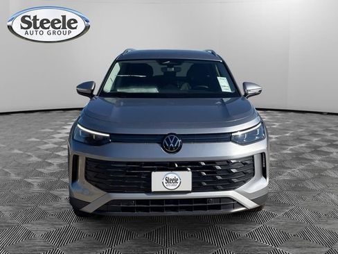 New 2025 Volkswagen Tiguan SE image 8