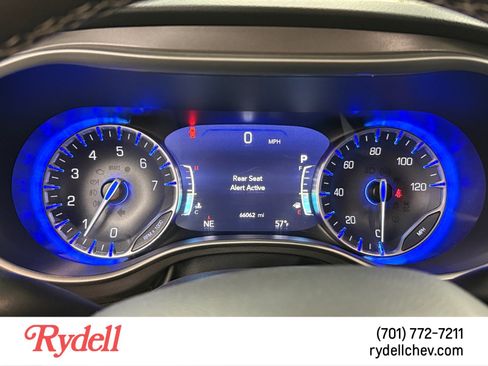 Used 2023 Chrysler Pacifica Touring-L FWD image 14
