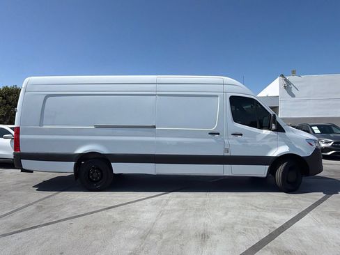 Used 2024 Mercedes-Benz Sprinter 3500 image 11