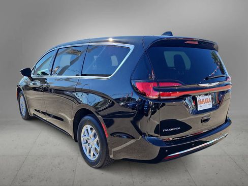 New 2026 Chrysler Pacifica Select image 6