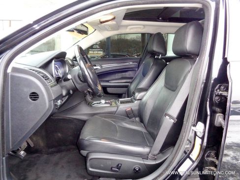 Used 2015 Chrysler 300 C w/ Light Group image 9