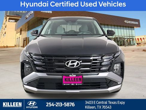 Used 2025 Hyundai Tucson SE FWD image 2