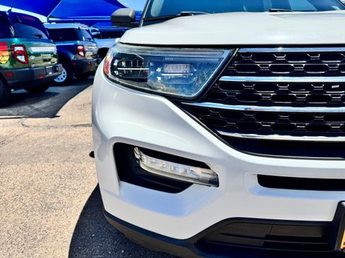 Used 2020 Ford Explorer XLT w/ Equipment Group 202A image 4