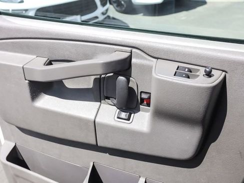 Used 2022 GMC Savana 2500 w/ Chrome Appearance Package RWD image 43