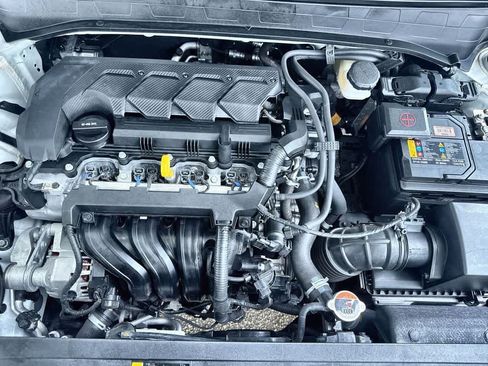 Used 2025 Hyundai Venue SEL FWD image 12