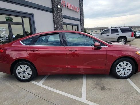 Used 2019 Ford Fusion S image 3