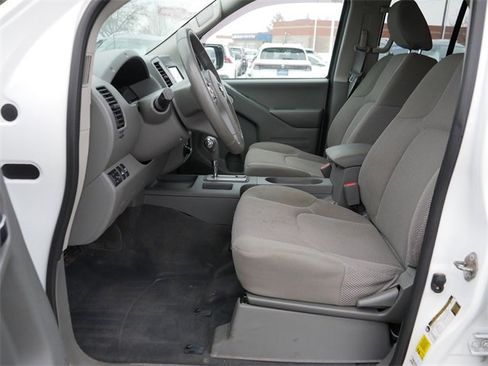 Used 2019 Nissan Frontier SV image 12