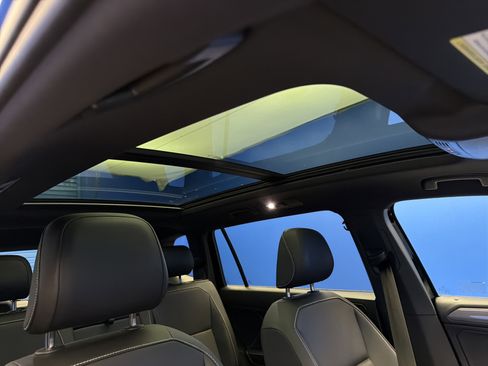 Certified 2024 Volkswagen Tiguan SE R-Line image 25